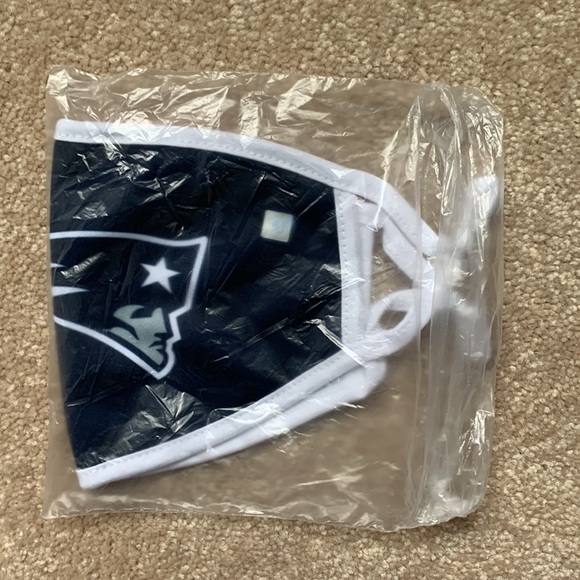 Authentic New England Patriots NFL Adjustable Face Mask - Picture 6 of 8
